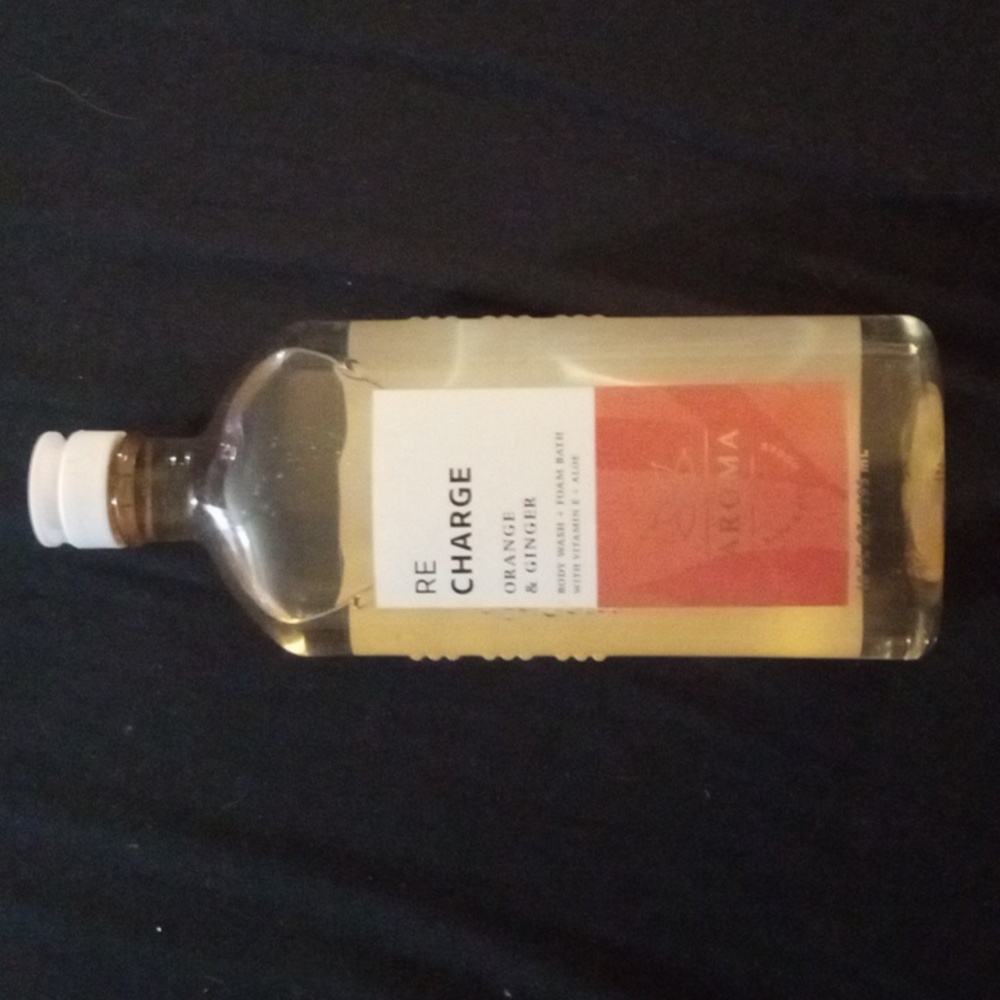 Bath and body's Re charge orange-ginger body wash+foam bath